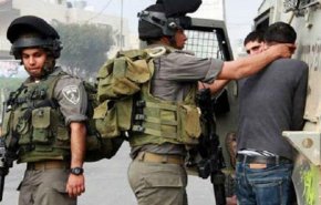 مداهمات واعتقالات واسعة في مناطق متفرقة بالضفة المحتلة