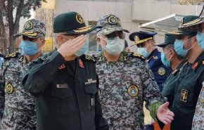 اللواء باقري وأمير موسوي يتفقدان مقر خاتم الأنبياء (ص) للدفاع الجوي