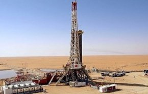 حفر اول بئر نفط في حقل 