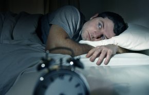 كيف تعود للنوم إذا استيقظت منتصف الليل؟