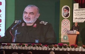 اللواء سلامي: الشعب الايراني مثال يحتذى به في مقاومة غطرسة الاستكبار