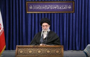 آية الله خامنئي: الشعب اليمني حينما يدافع عن نفسه يتهموه بالارهاب