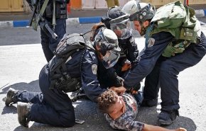 الاحتلال يعتدي على مصلين في 'الأقصى' عقب صلاة الجمعة