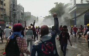 بالفيديو.. مقتل 5 اشخاص بتظاهرات مناهضة للانقلاب في ميانمار