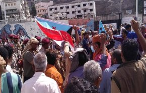 كيف فر رئيس الوزراء ووزراء حكومة هادي من عدن؟