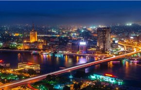 جدل حول اختفاء ممثلة مصرية عن الأضواء وعملها كبائعة في كندا
