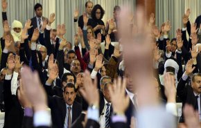 الرئيس الجزائري يخفض عدد مقاعد البرلمان
