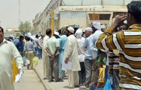 تقرير حقوقي يفضح إجراءات الإمارات التمييزية ضد العمالة الوافدة