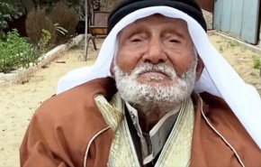 معمر يمني يجدد شبابه بـ40 كلغ عسل سنويا