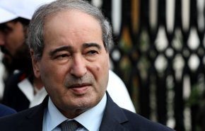 في أول زيارة له لبلد عربي.. المقداد يصل الى العاصمة العمانية مسقط
