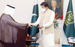 ما مصير وزير خارجية الكويت الذي التقى عمران خان المصاب بكورونا؟