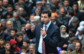 دميرتاش يتهم إردوغان بحظر حزبه للفوز في الانتخابات 