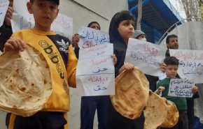 اعتصام للاجئين الفلسطينيين بلبنان ضد سياسة الأونروا
