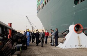 مصر: خسائر مالية وتوقعات بإطاحة مسؤولين بسبب أزمة قناة السويس