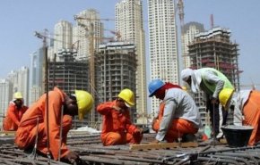 العمالة الوافدة في الإمارات تعاني من العنصرية وسوء المعاملة 
