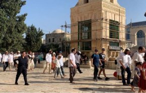 عشرات المستوطنين يقتحمون المسجد الأقصى