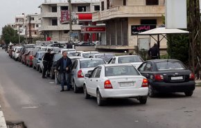 شاهد.. فنان سوري يكشف عن تجربته مع توزيع البنزين بالبطاقة