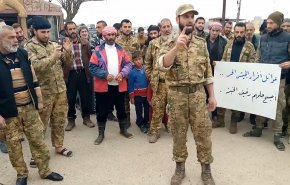 شاهد.. إستياء عارم يعم المسلحين الموالين لتركيا بعد قطع رواتبهم