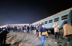 شاهد رعب الركاب لحظة خروج قطار عن القضبان في مصر!
