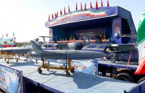 شاهد: استعراضات عسكرية في ايران لاعلان الجهوزية الدفاعية