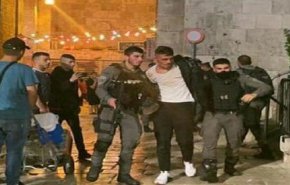 الاحتلال يحول باب العامود لثكنة مغلقة ويعتقل 30 مقدسيا منذ بداية شهر رمضان
