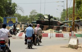 شاهد .. تشاد تتجه نحو المجهول بعد تعيين نجل ديبي رئيساً للبلاد