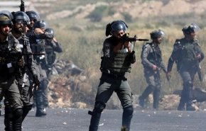 إصابة ثلاثة شبان بالرصاص والاحتلال يقصف شرق غزة