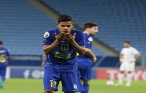اعلامي سعودي يطالب فريق الاهلي باصابة لاعب ايراني!