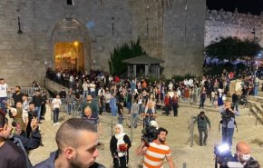 الاحتلال يقمع الفلسطينيين في باب العامود
