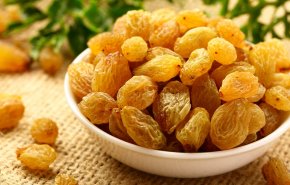 ماذا يحصل في الجسم عند تناول حفنة من الزبيب يوميا؟
