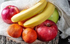 بينها الموز والتفاح... أطعمة احذر تناولها في المساء