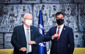 سفير الإمارات في تل أبيب ينشر صورته مع ملكة الطعام الهندي!