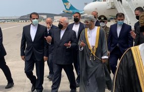 ظريف يصل الى العاصمة العمانية مسقط