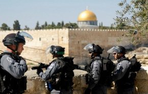 الاحتلال يدفع بتعزيزات كبيرة إلى القدس خشية من تدهور الاوضاع 
