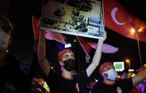 أتراك محتجون أمام قنصلية تل ابيب: يارب أرنا فيها هذا اليوم!