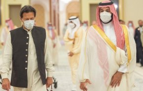 مسؤول باكستاني يعلن: إبن سلمان يزور 'باكستان' بعد عيد الفطر 
