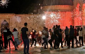 بالفيديو.. مواجهات عنيفة شهدها الأقصى بين فلسطينيين وقوات الاحتلال