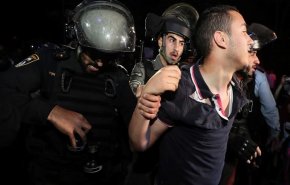 شباب الشيخ جراح يتصدون لهجوم مئات المستوطنين على حيّهم 