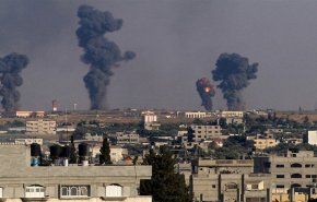 شاهد: فلسطيني استشهد أبناؤه أمام عينيه ونقل اشلاءهم بيده