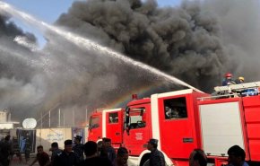 العراق..اندلاع حريق كبير بعمارة تجارية جنوبي بغداد