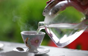 برغم فوائده.. ضرر خطير وراء شرب الماء الساخن على الريق