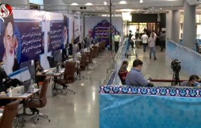 شاهد..استمرار عملية تسجيل المرشحين للإنتخابات الرئاسية في ايران