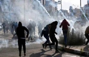 إصابة عشرات الفلسطينيين خلال مواجهات في البيرة والخليل