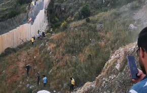 متظاهرون لبنانيون عند الحدود اللبنانية مع فلسطين المحتلة