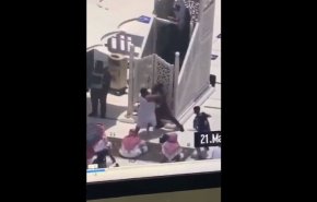 الأمن السعودي يعتقل شخصا حاول اعتلاء منبر الحرم المكي