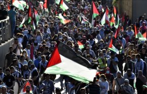 لبنان: مسيرةٌ في طرابلس جابت شوارع المدينة احتفاءً بالنصر على الصهاينة