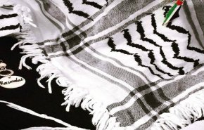 نشطاء يغردون ضد غوغل بسبب الكوفية الفلسطينية
