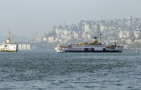 تركيا توقف الحركة بمضيق البوسفور لعطل في ناقلة كبيرة

