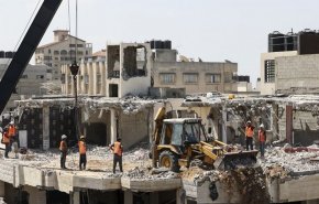 البدء بإزالة المباني الآيلة للسقوط جراء القصف الإسرائيلي على غزة

