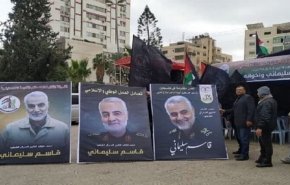صور الشهيد سليماني في مهرجان النصر في غزة 